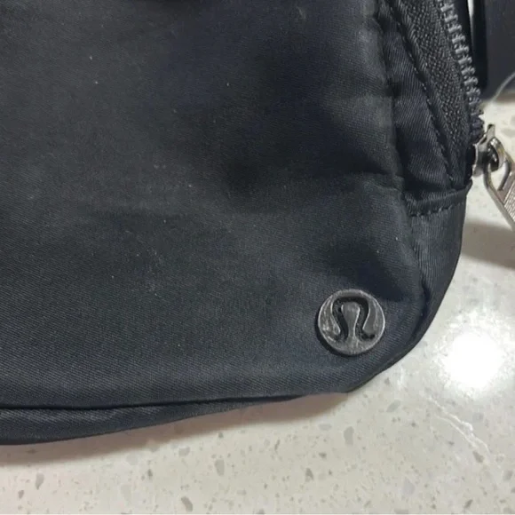 lululemon athletica Black Men's Belt Bag - Picture 2 of 5